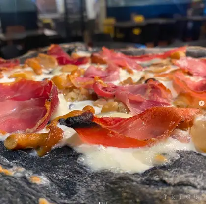Pizza eTrigu con impasto speciale al carbone vegetale